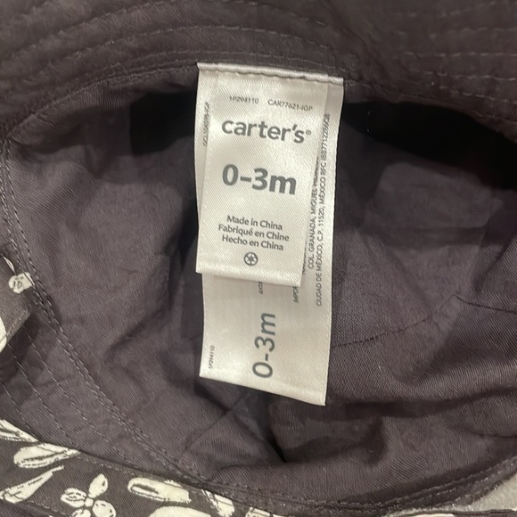 Carter’s Gray and off white boy bundle set - Picture 13 of 14